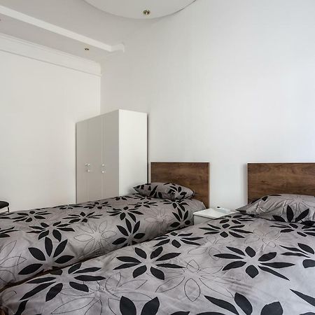 Modern Apartment In Lviv Historic Centre Exterior photo