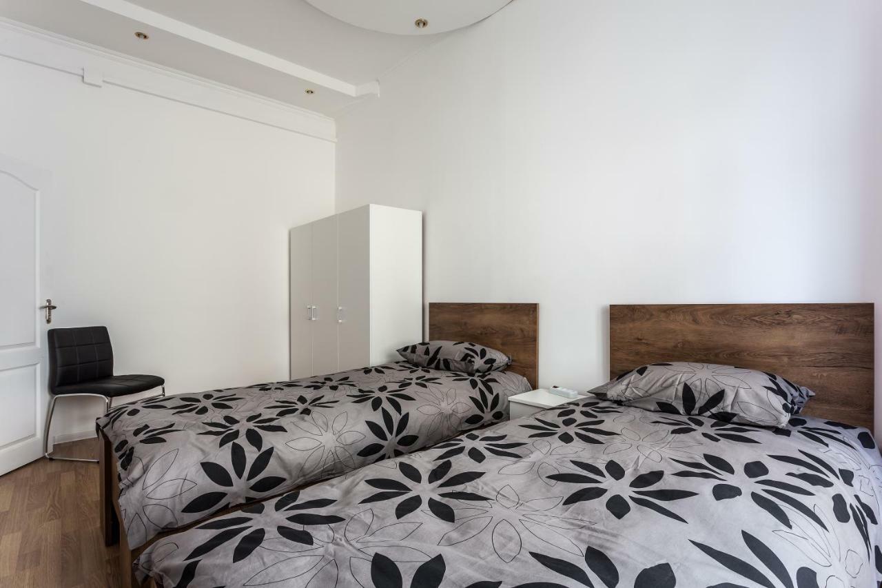 Modern Apartment In Lviv Historic Centre Exterior photo